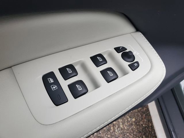 New 2026 Volvo V60 B5 Cross Country Ultra w/ Protection Package Premier image 12