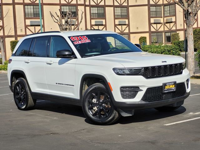 Used 2024 Jeep Grand Cherokee Altitude image 2