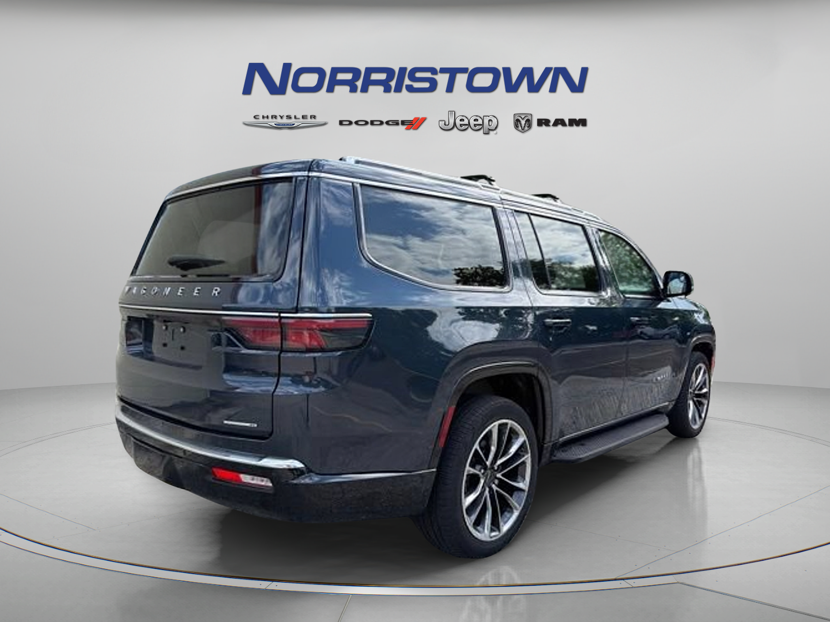 Certified 2023 Jeep Wagoneer Series II w/ Premium Group I AWD/4WD image 7