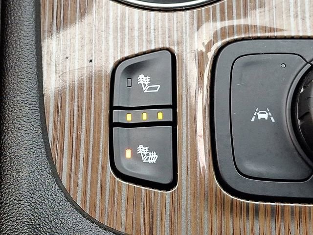 Used 2023 GMC Acadia SLE w/ Driver Convenience Package image 26