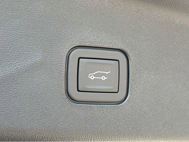 New 2026 Cadillac Vistiq Sport w/ LPO, Floor Liner Package AWD/4WD image 13