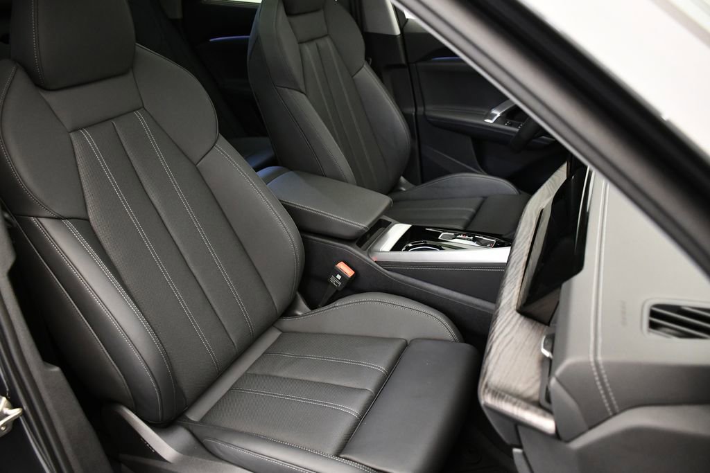 Used 2025 Audi Q5 Premium Plus w/ Premium Plus AWD/4WD image 47