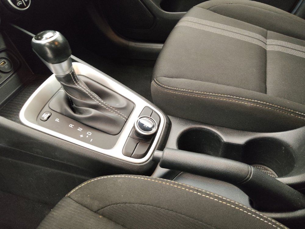 Used 2021 Hyundai Venue SEL image 26