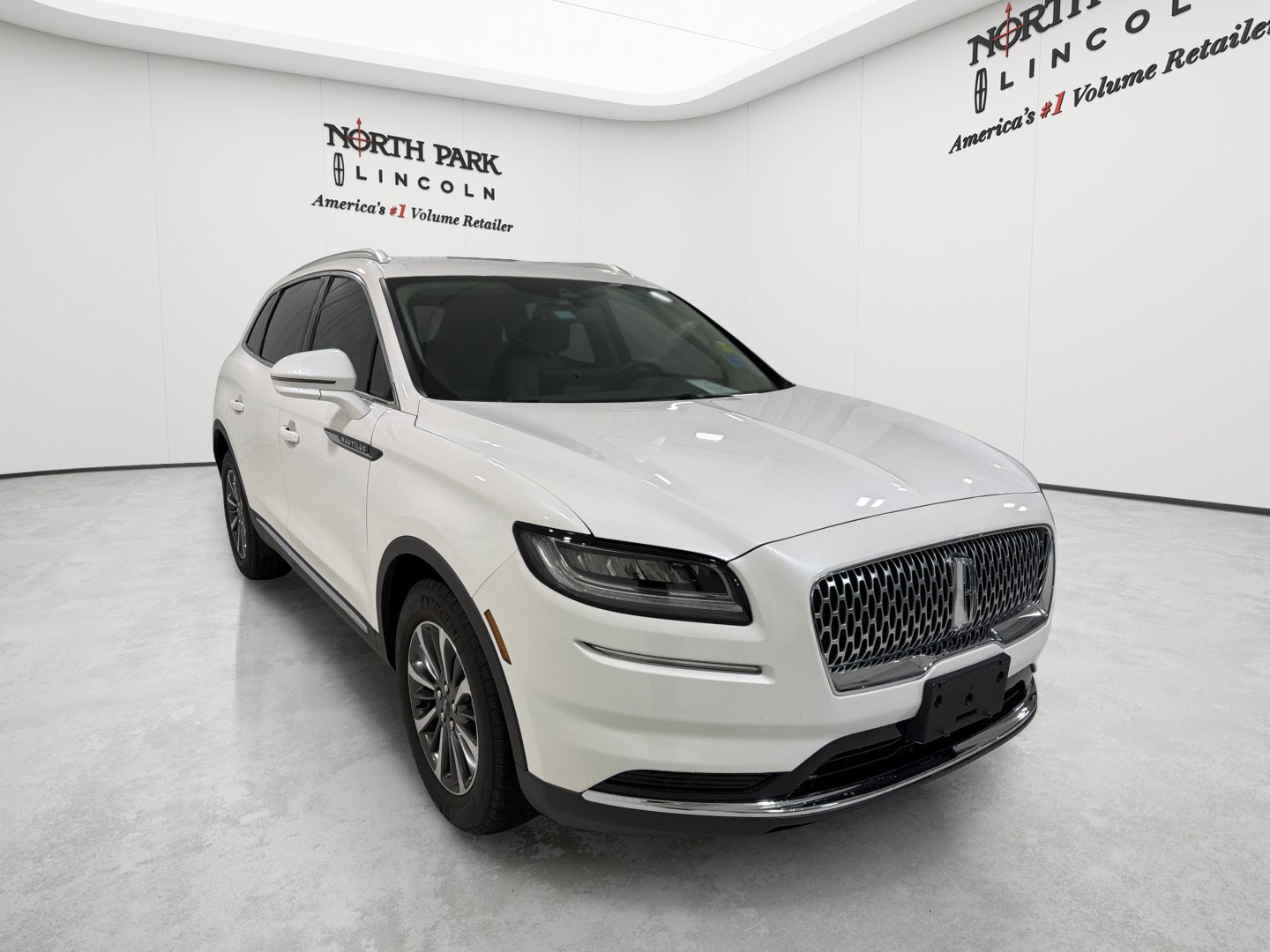 Used 2023 Lincoln Nautilus AWD w/ Premium Package image 7