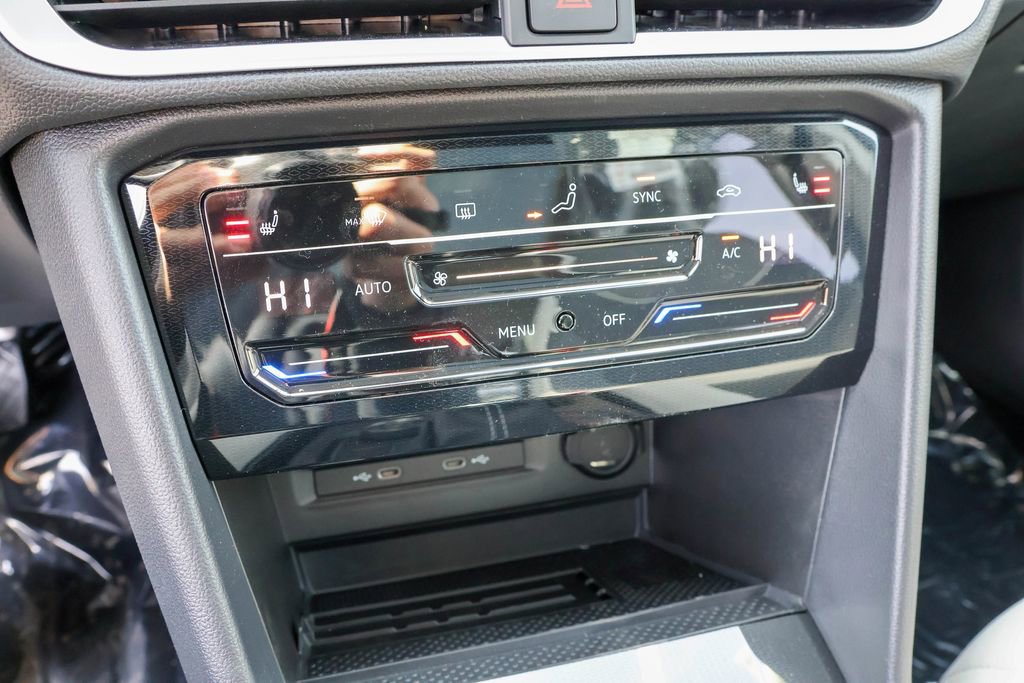 New 2025 Volkswagen Taos SE image 30