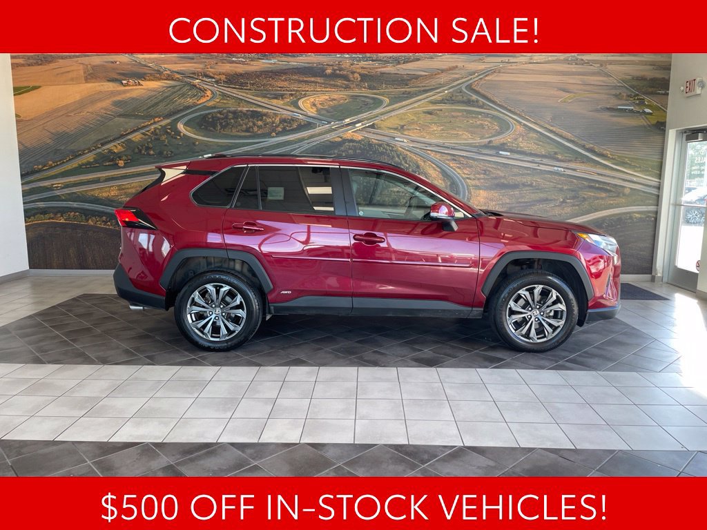 Used 2022 Toyota RAV4 XLE Premium AWD/4WD image 5