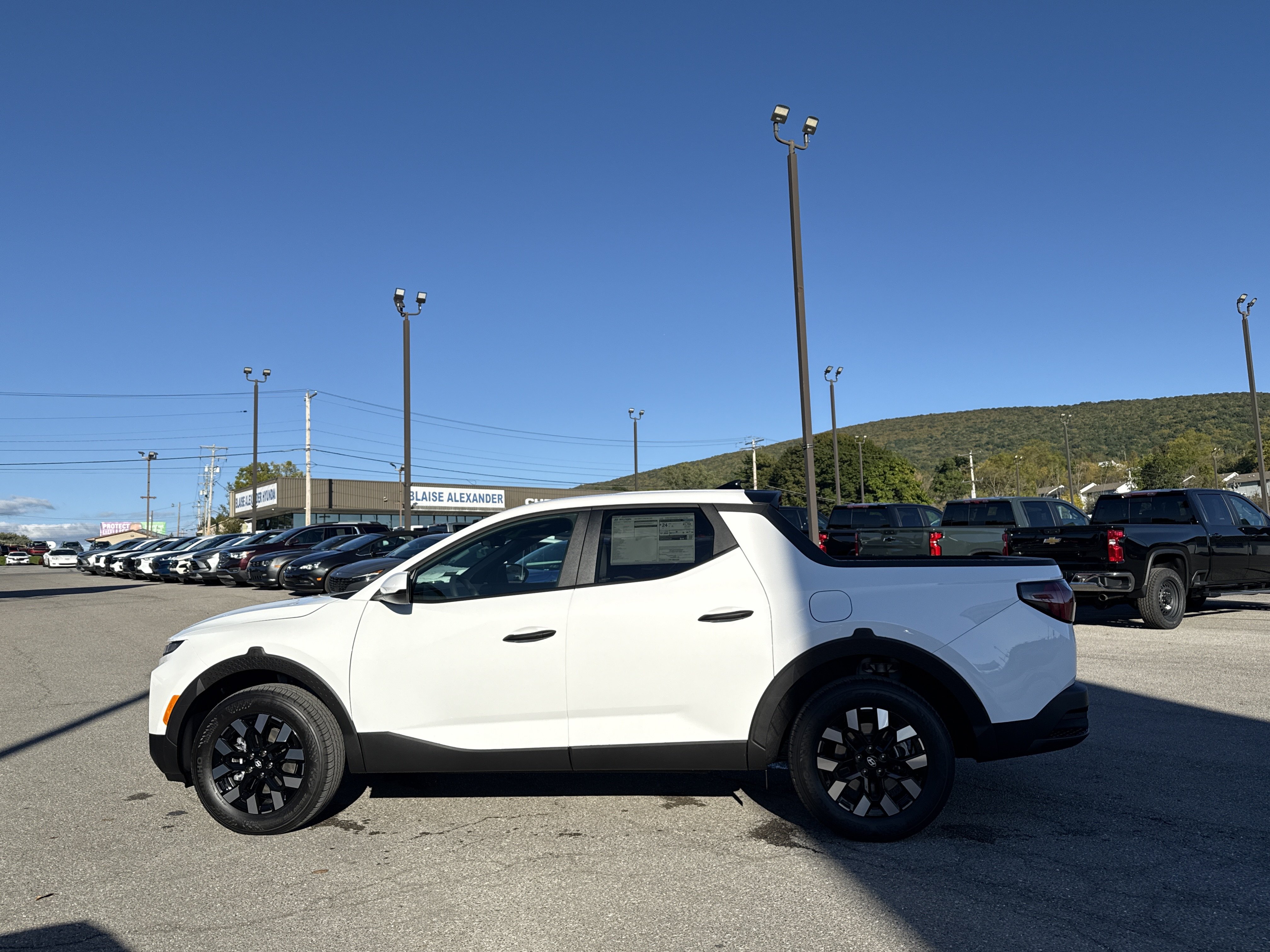 New 2027 Hyundai Santa Cruz SE AWD/4WD image 7