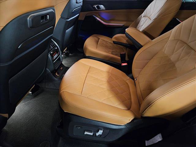 Used 2024 BMW X7 xDrive40i w/ M Sport Package AWD/4WD image 17