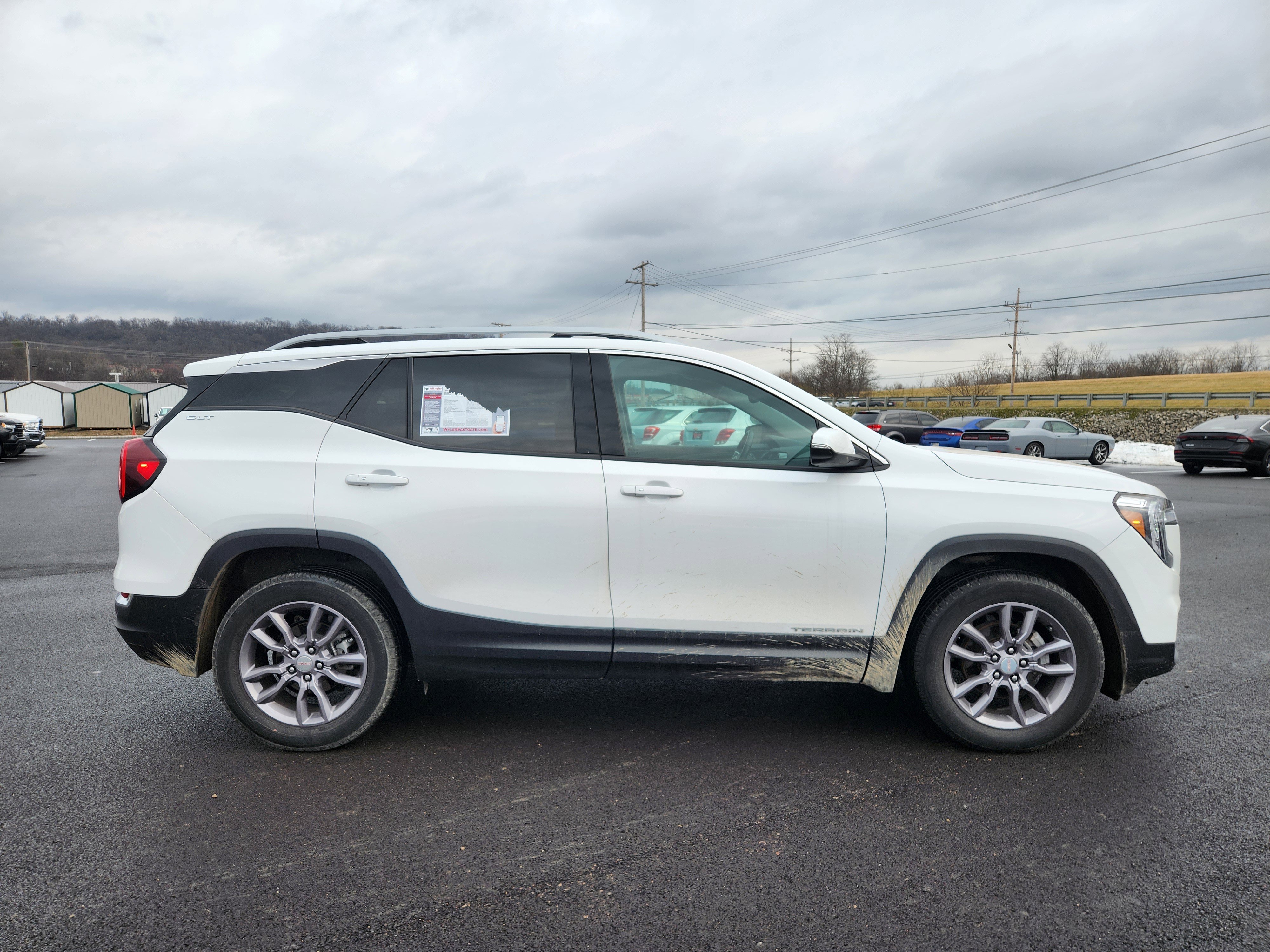 Used 2023 GMC Terrain SLT w/ Infotainment Package II image 16