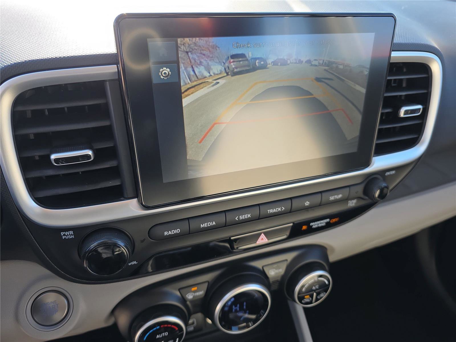 Certified 2025 Hyundai Venue SEL image 30