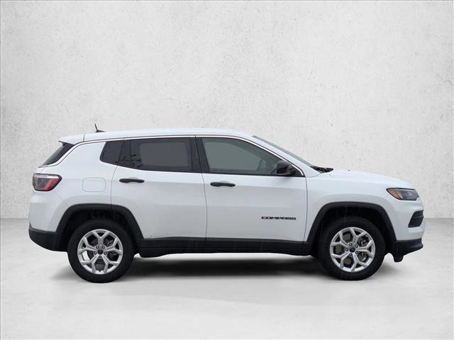 Used 2025 Jeep Compass Sport image 4