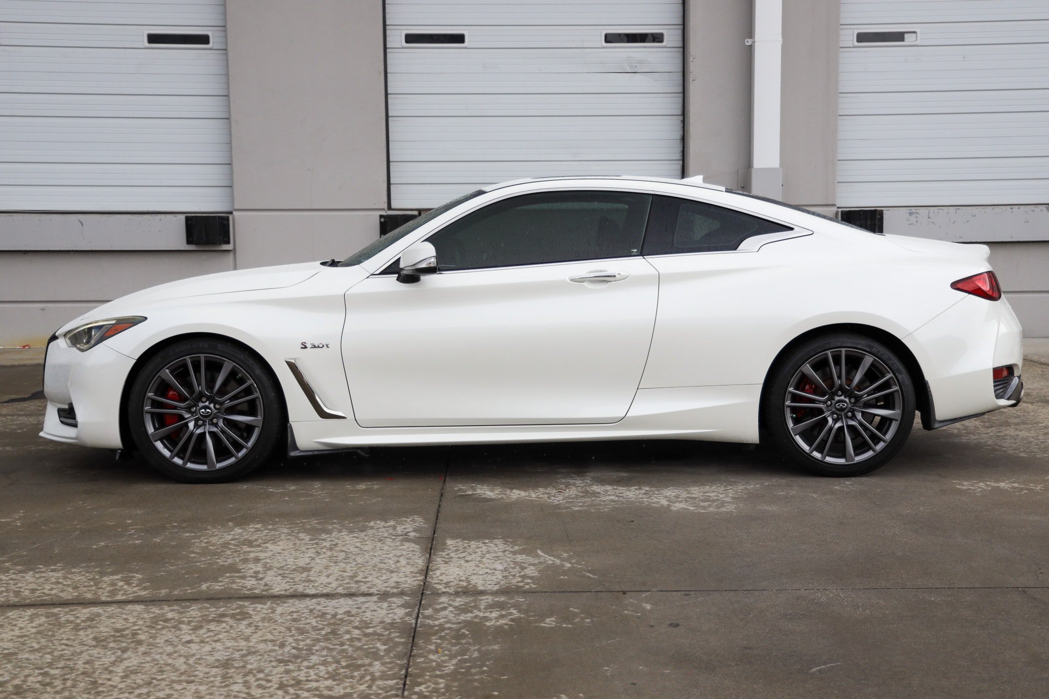 Used 2017 INFINITI Q60 Red Sport 400 RWD image 4