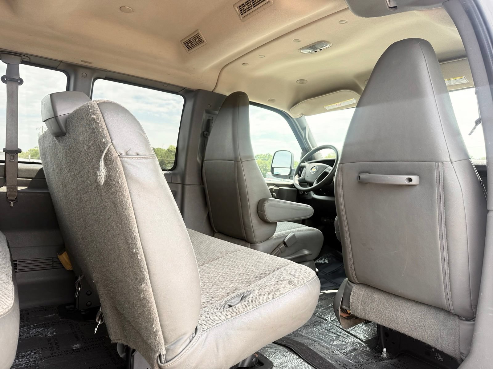 Used 2020 Chevrolet Express 3500 LT w/ LT Preferred Equipment Group RWD image 18