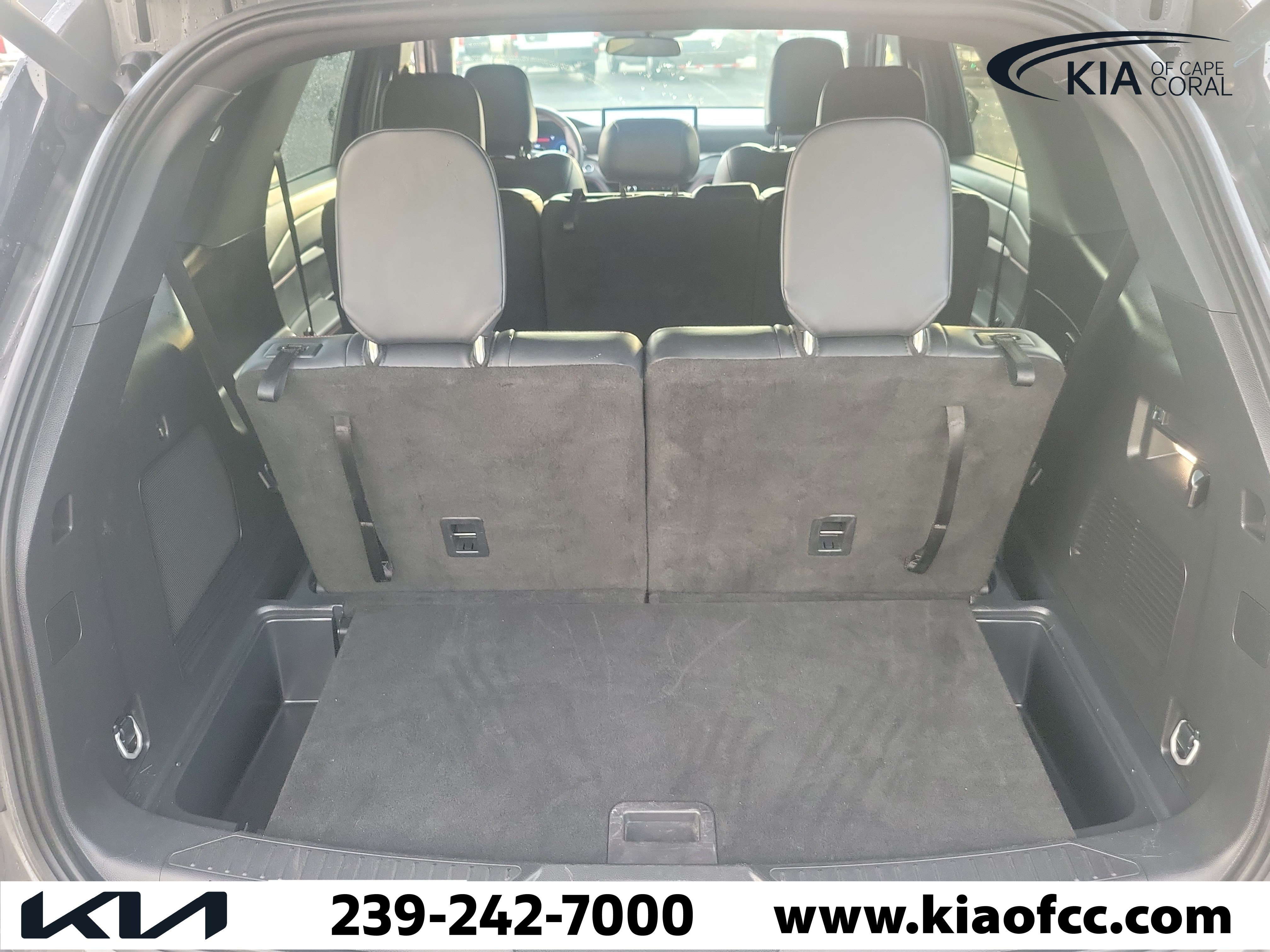 Used 2025 Ford Explorer ST-Line w/ ST-Line Street Pack AWD/4WD image 11