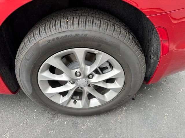 Used 2027 Chrysler Pacifica Select AWD/4WD image 6