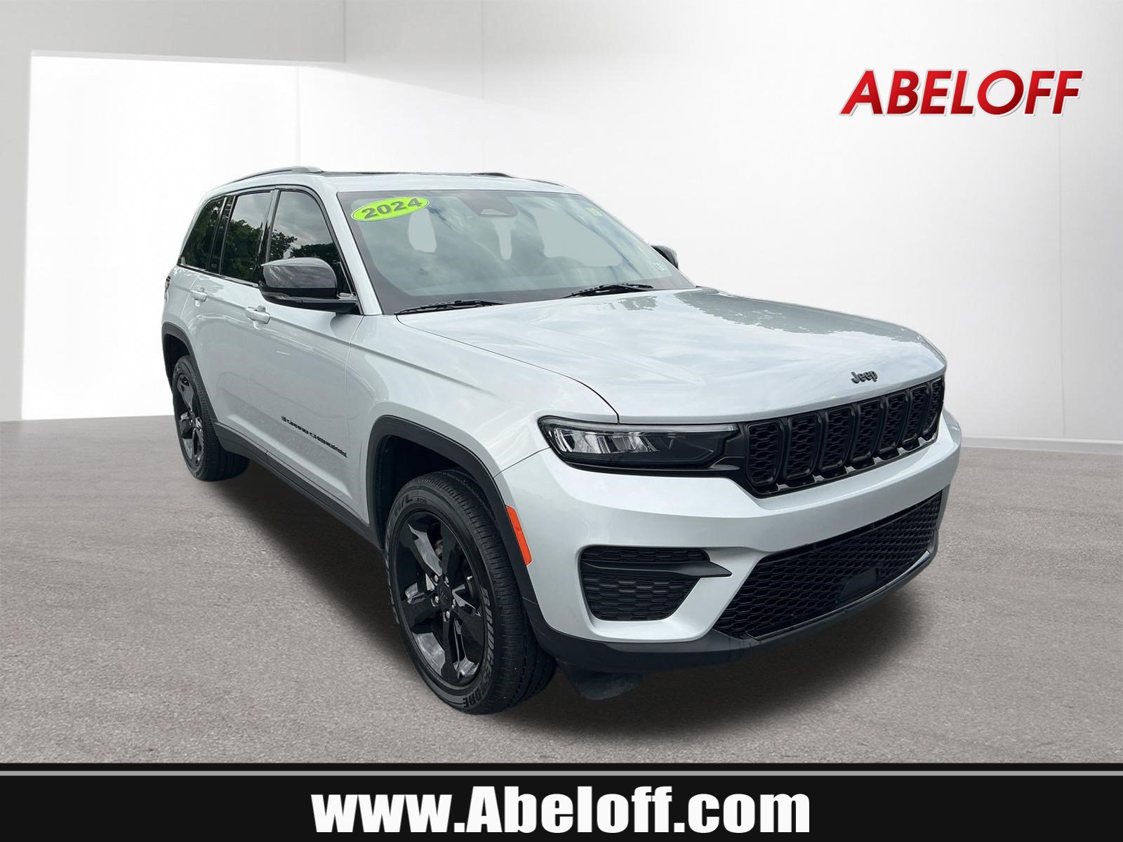 Used 2024 Jeep Grand Cherokee Altitude AWD/4WD image 1