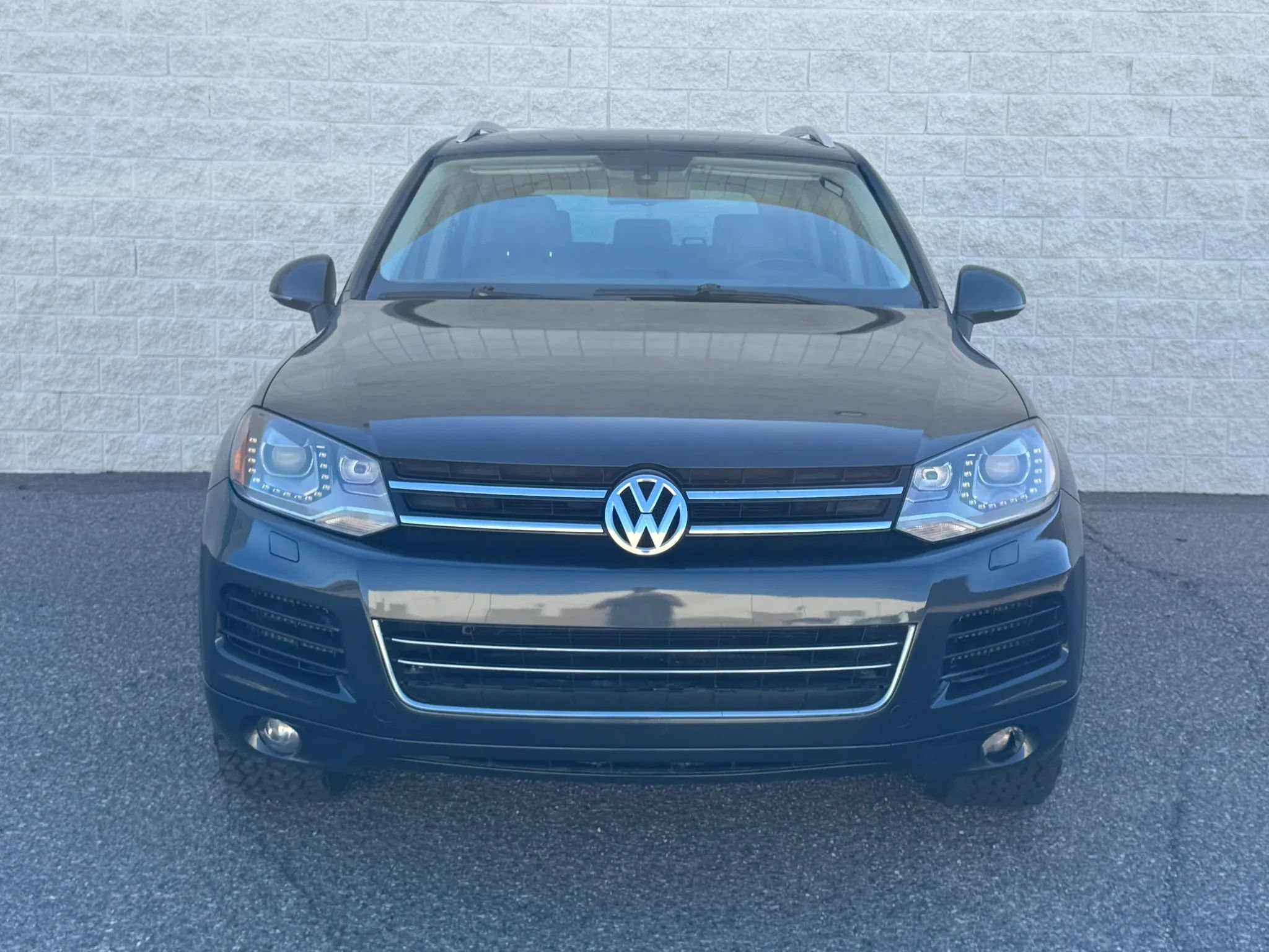 Used 2013 Volkswagen Touareg Sport AWD/4WD image 2