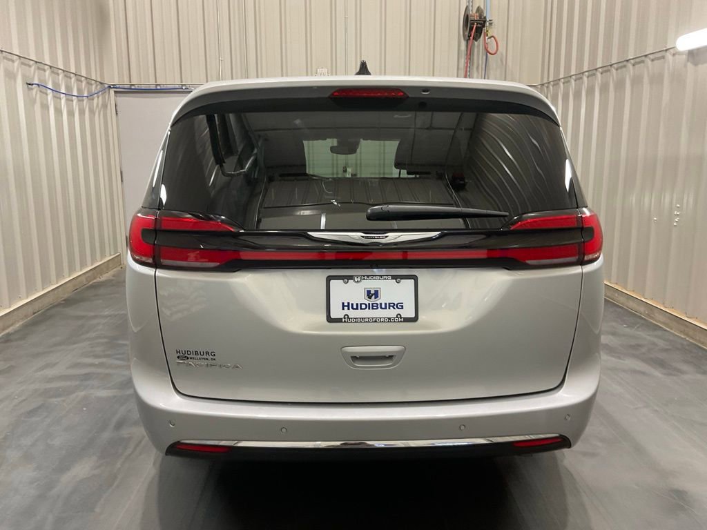 Used 2024 Chrysler Pacifica Touring-L image 24