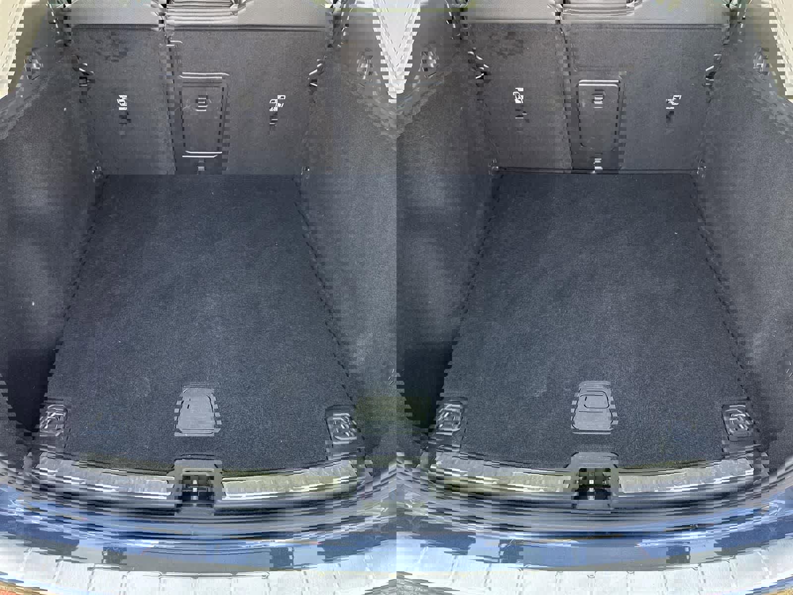 Used 2023 Volvo XC60 B5 Plus image 27