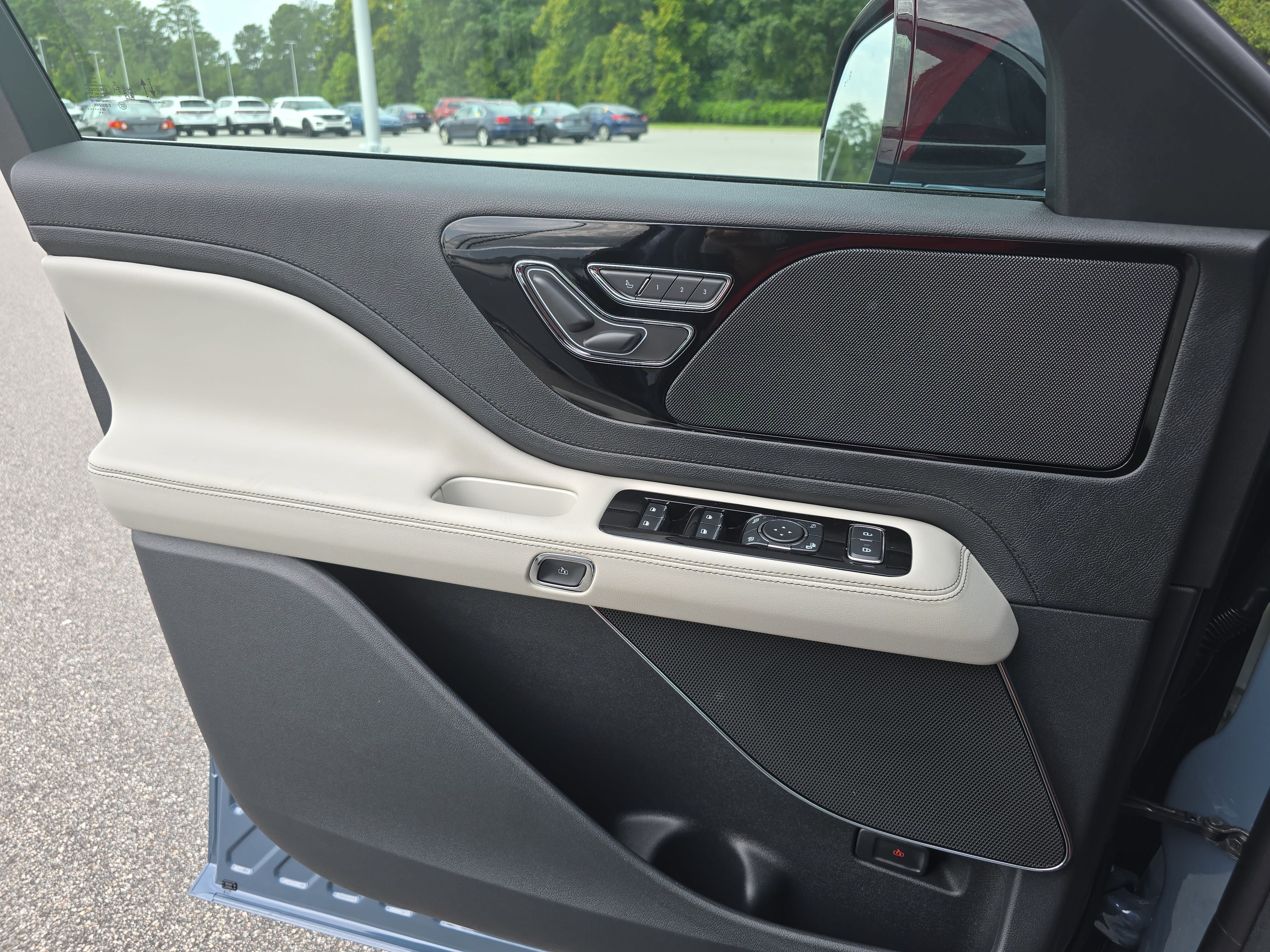 New 2026 Lincoln Aviator AWD image 29