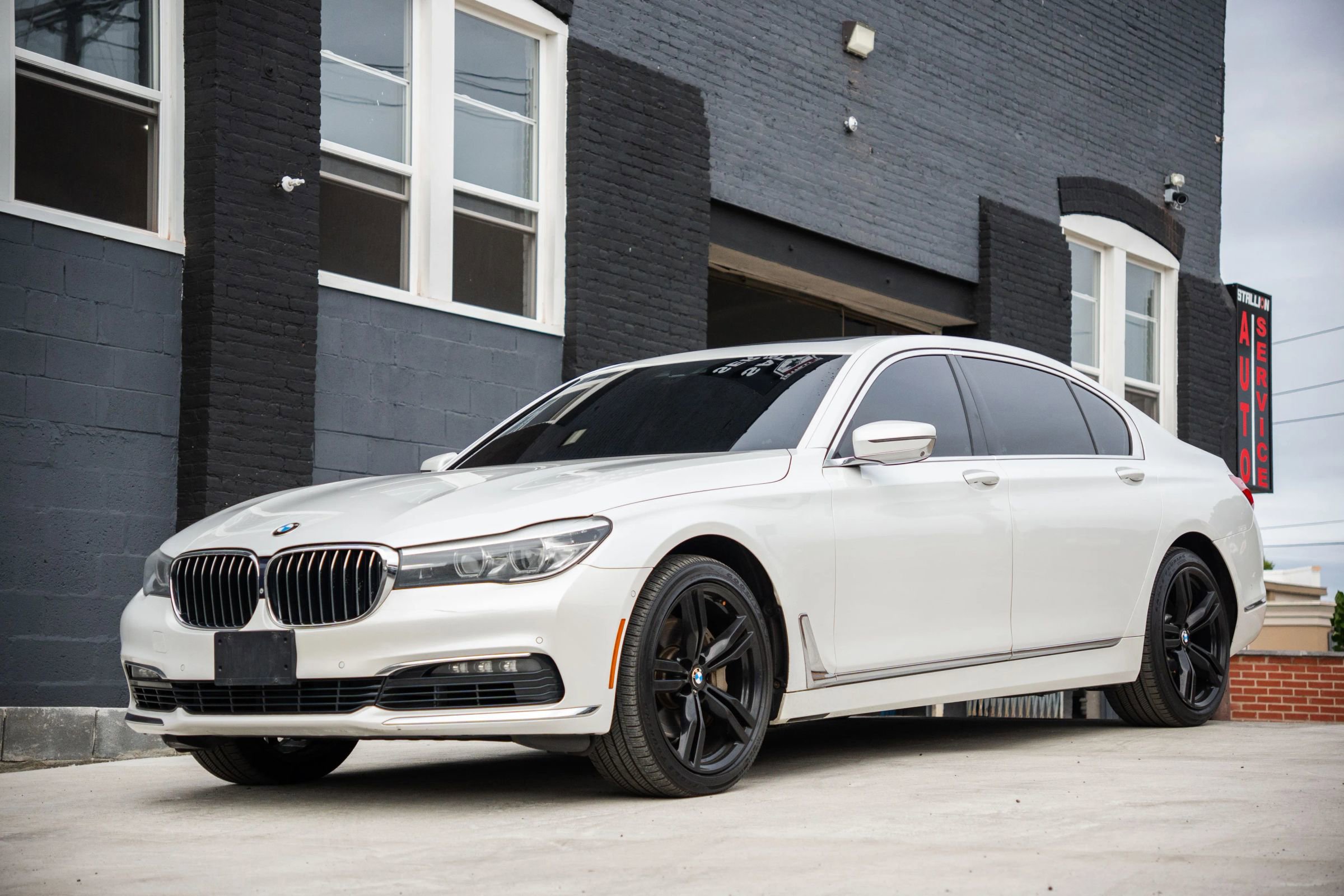 Used 2017 BMW 740i xDrive image 4