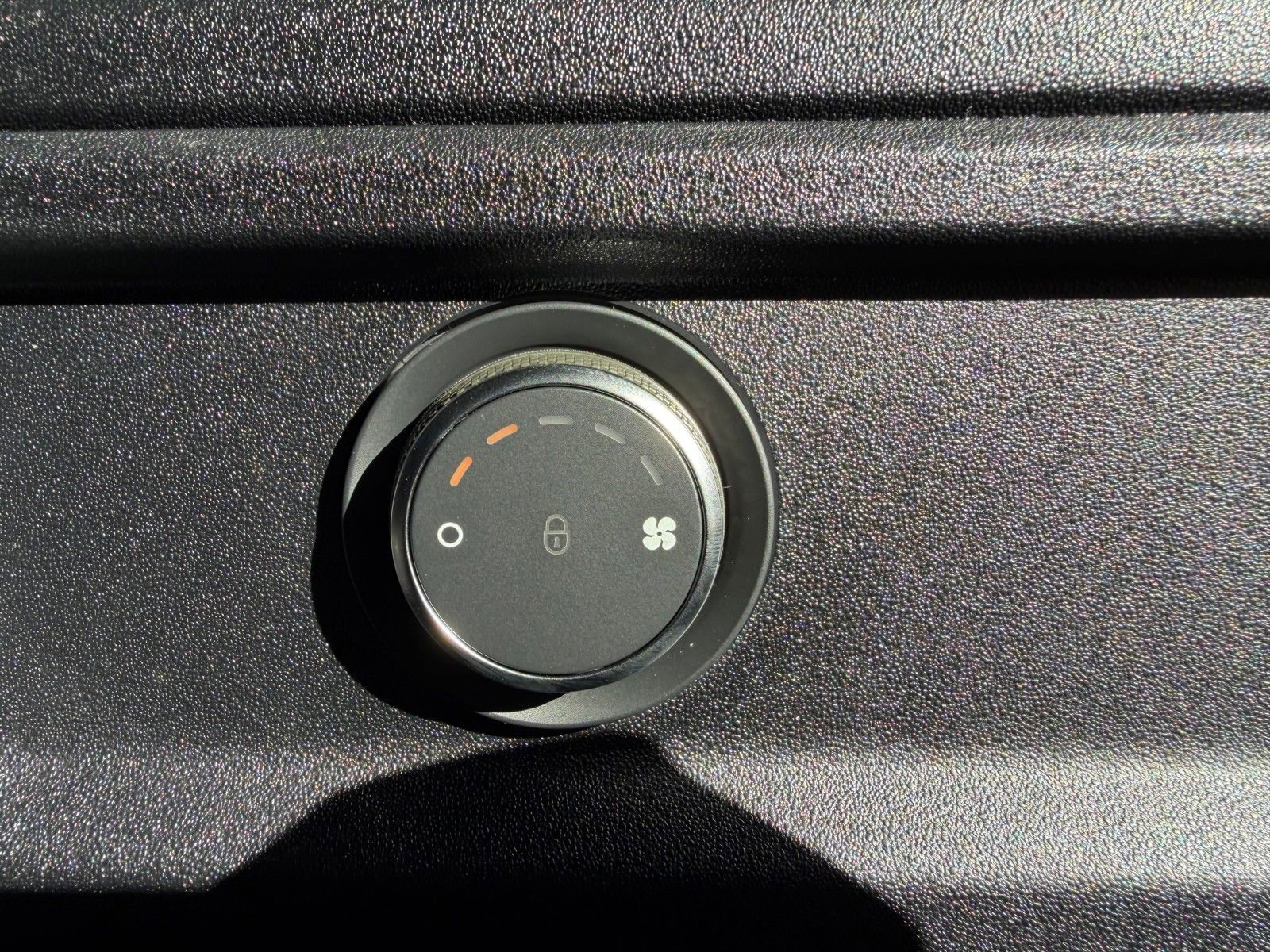 New 2026 Land Rover Defender 110 V8 image 32