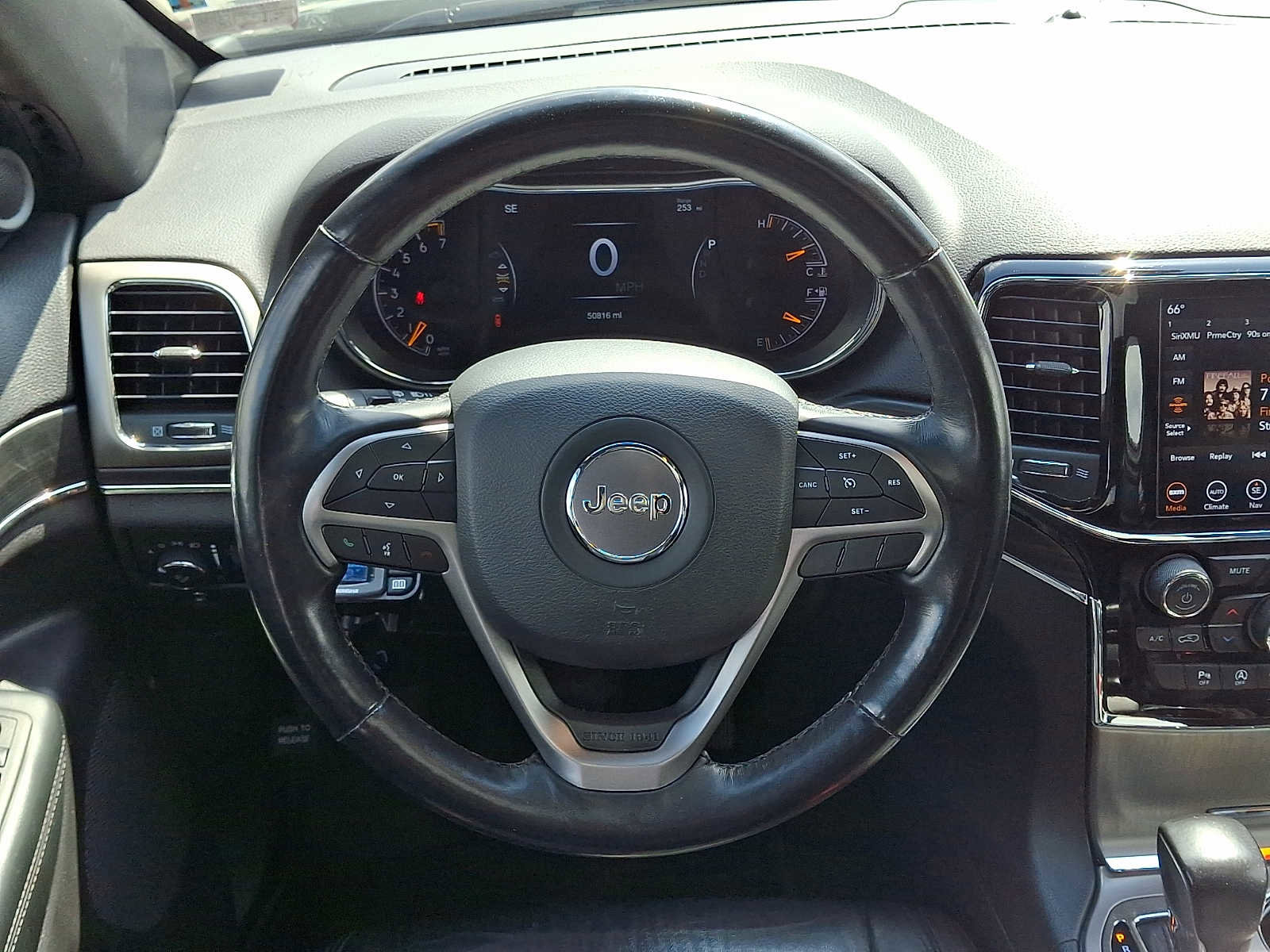 Used 2021 Jeep Grand Cherokee Limited w/ Premium Lighting Group image 14