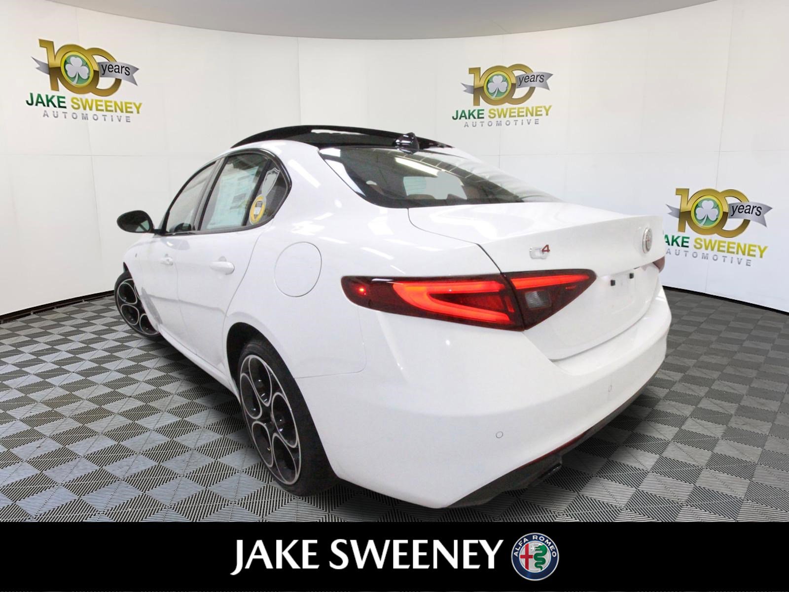 New 2022 Alfa Romeo Giulia Ti image 6