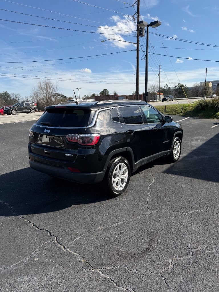 Used 2024 Jeep Compass Latitude AWD/4WD image 5