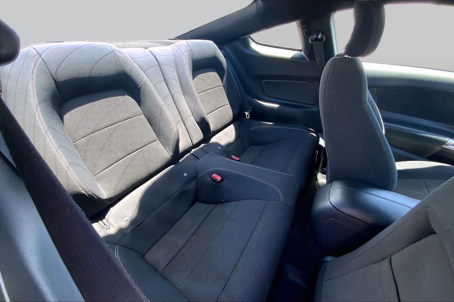 Used 2015 Ford Mustang Coupe RWD image 18