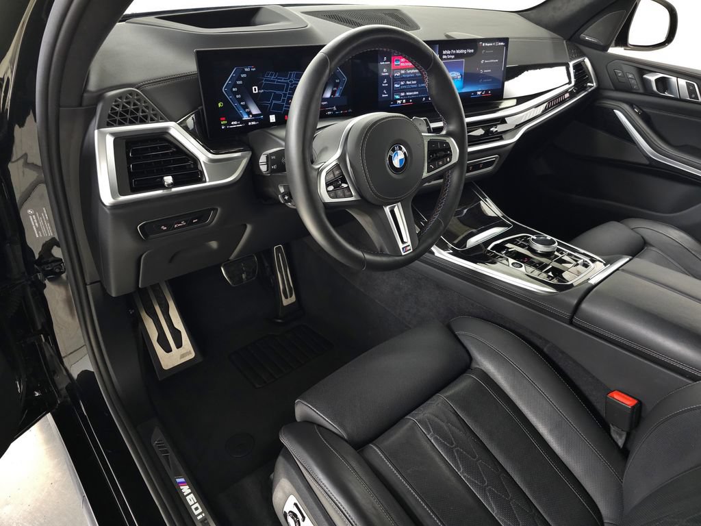 Used 2025 BMW X7 M60i AWD/4WD image 17