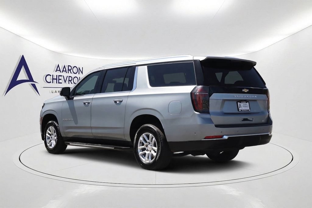 Used 2025 Chevrolet Suburban LT AWD/4WD image 7