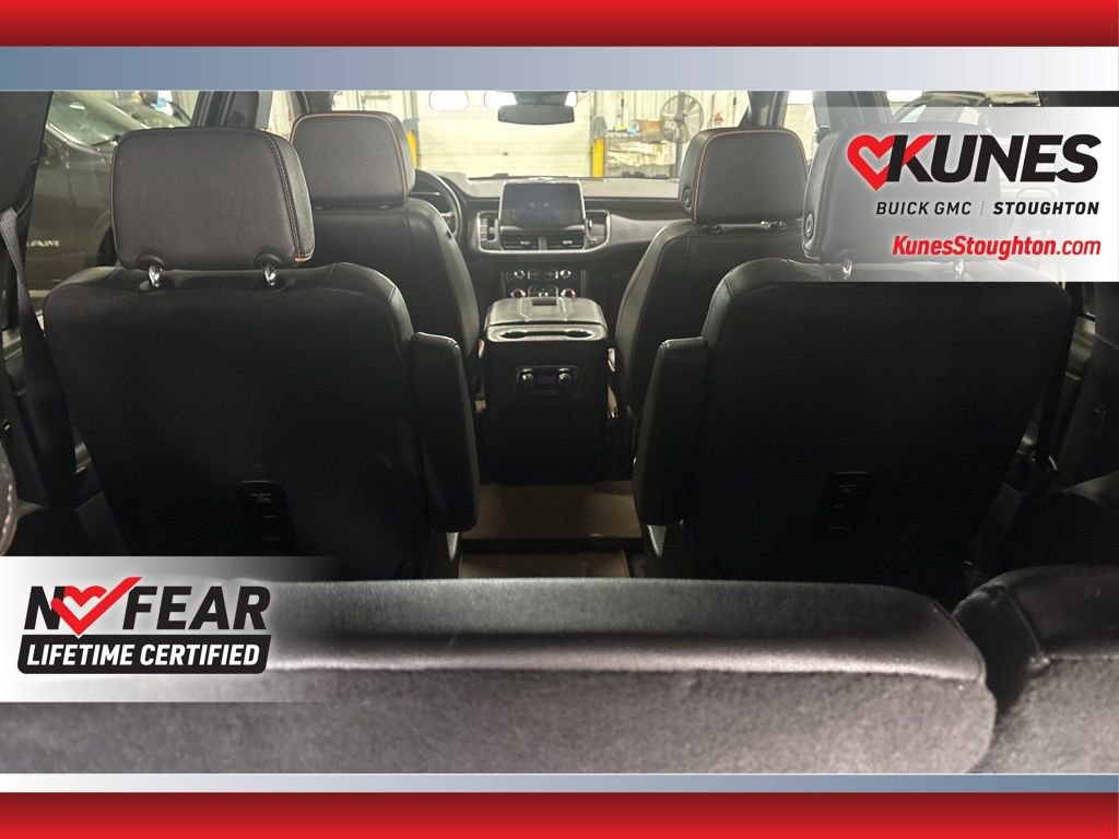 Used 2024 GMC Yukon XL AT4 w/ AT4 Premium Package AWD/4WD image 16