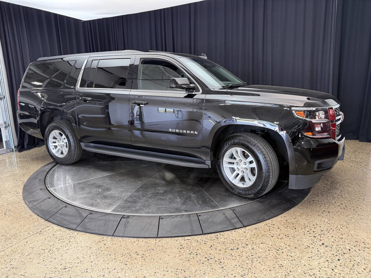 Used 2019 Chevrolet Suburban LT AWD/4WD image 8