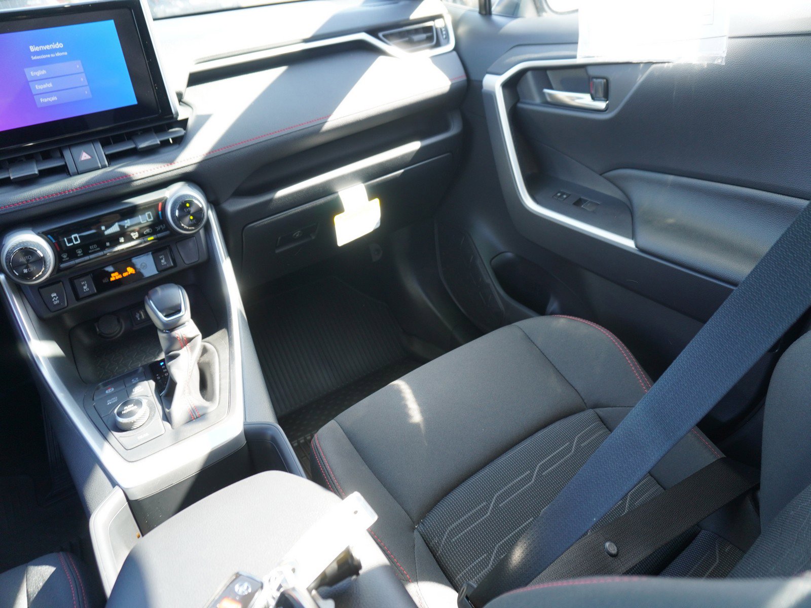 Used 2025 Toyota RAV4 SE image 18