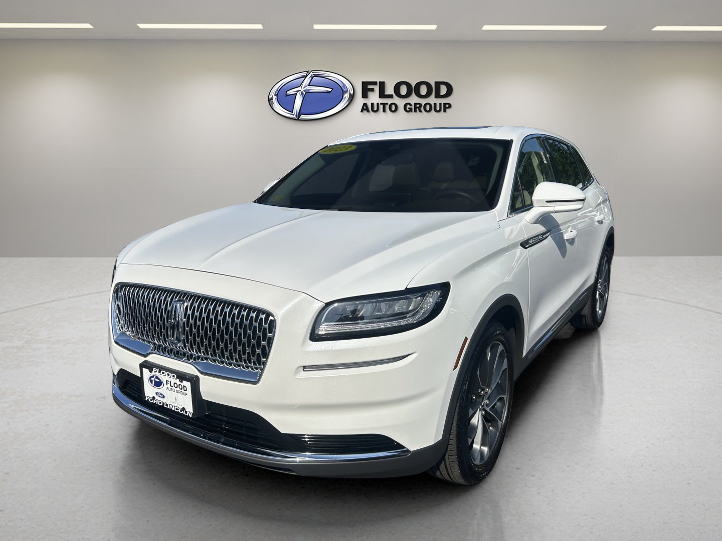 Used 2023 Lincoln Nautilus Reserve AWD/4WD image 3