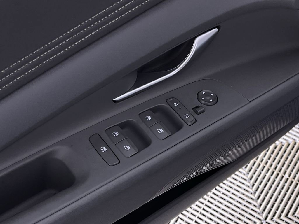 Used 2025 Hyundai Elantra Sport image 15