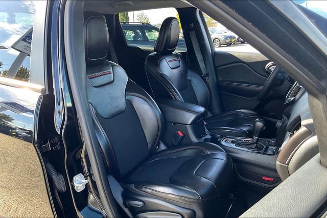 Used 2021 Jeep Cherokee Trailhawk image 7