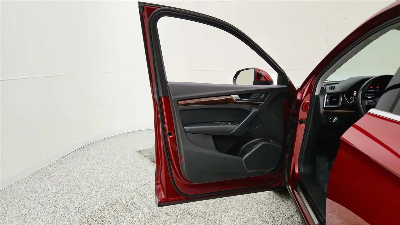 Used 2018 Audi Q5 2.0T Premium Plus w/ Premium Plus Package image 25