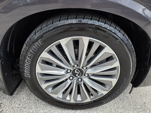 Certified 2026 INFINITI QX80 Luxe w/ Cargo Package AWD/4WD image 10