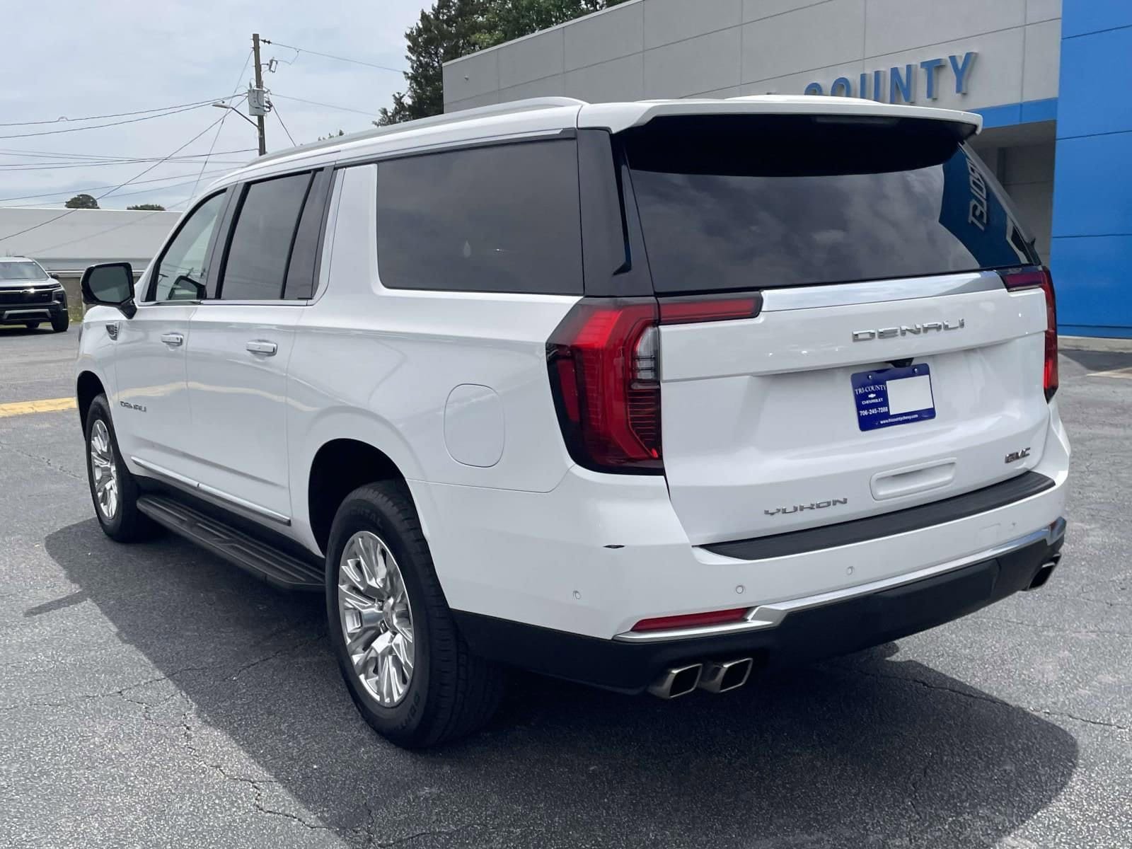 Used 2025 GMC Yukon XL Denali AWD/4WD image 5