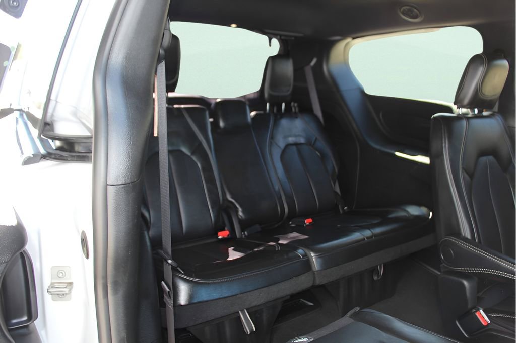 Used 2025 Chrysler Pacifica Select image 27