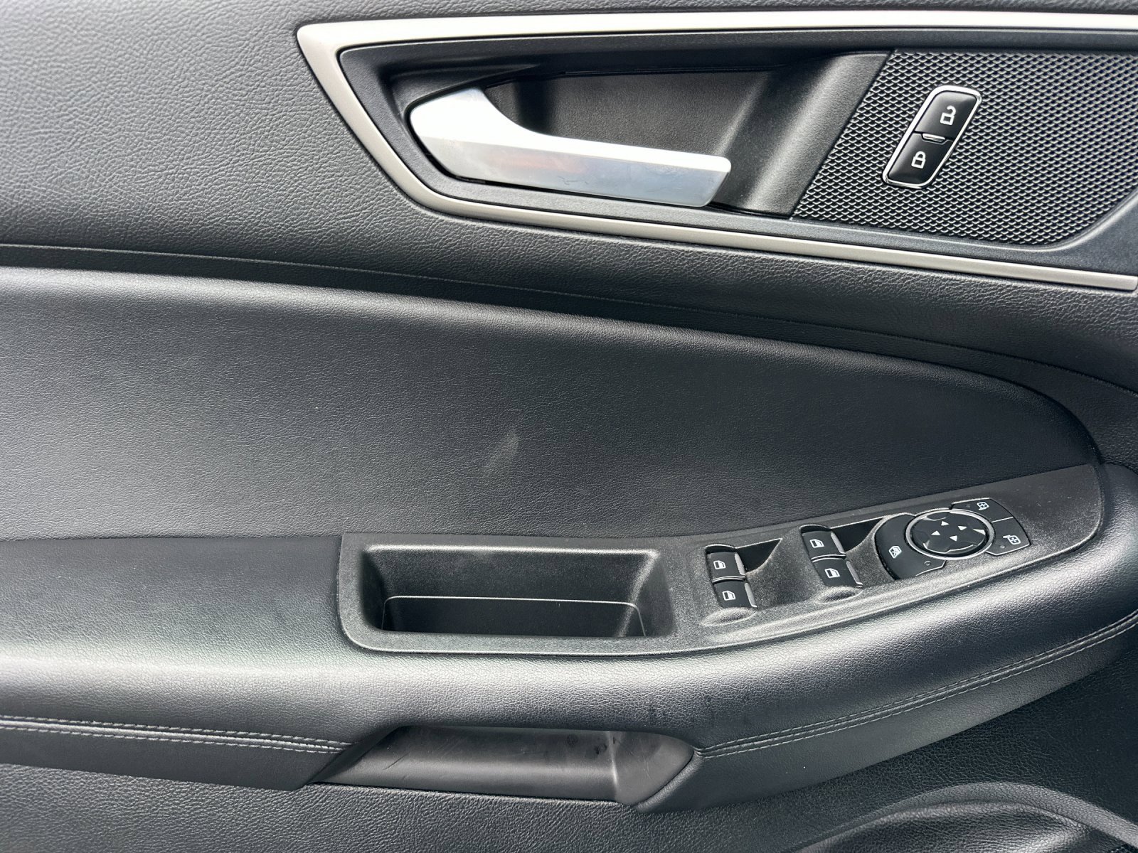 Used 2023 Ford Edge SEL image 11