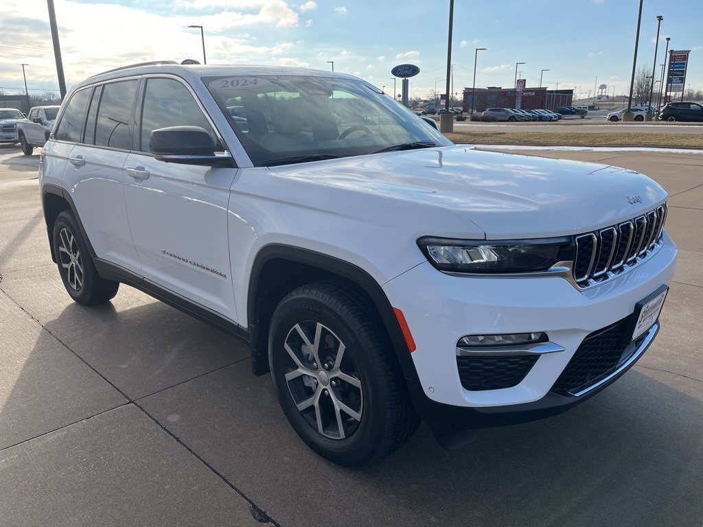 Used 2024 Jeep Grand Cherokee Limited w/ Luxury Tech Group II image 7