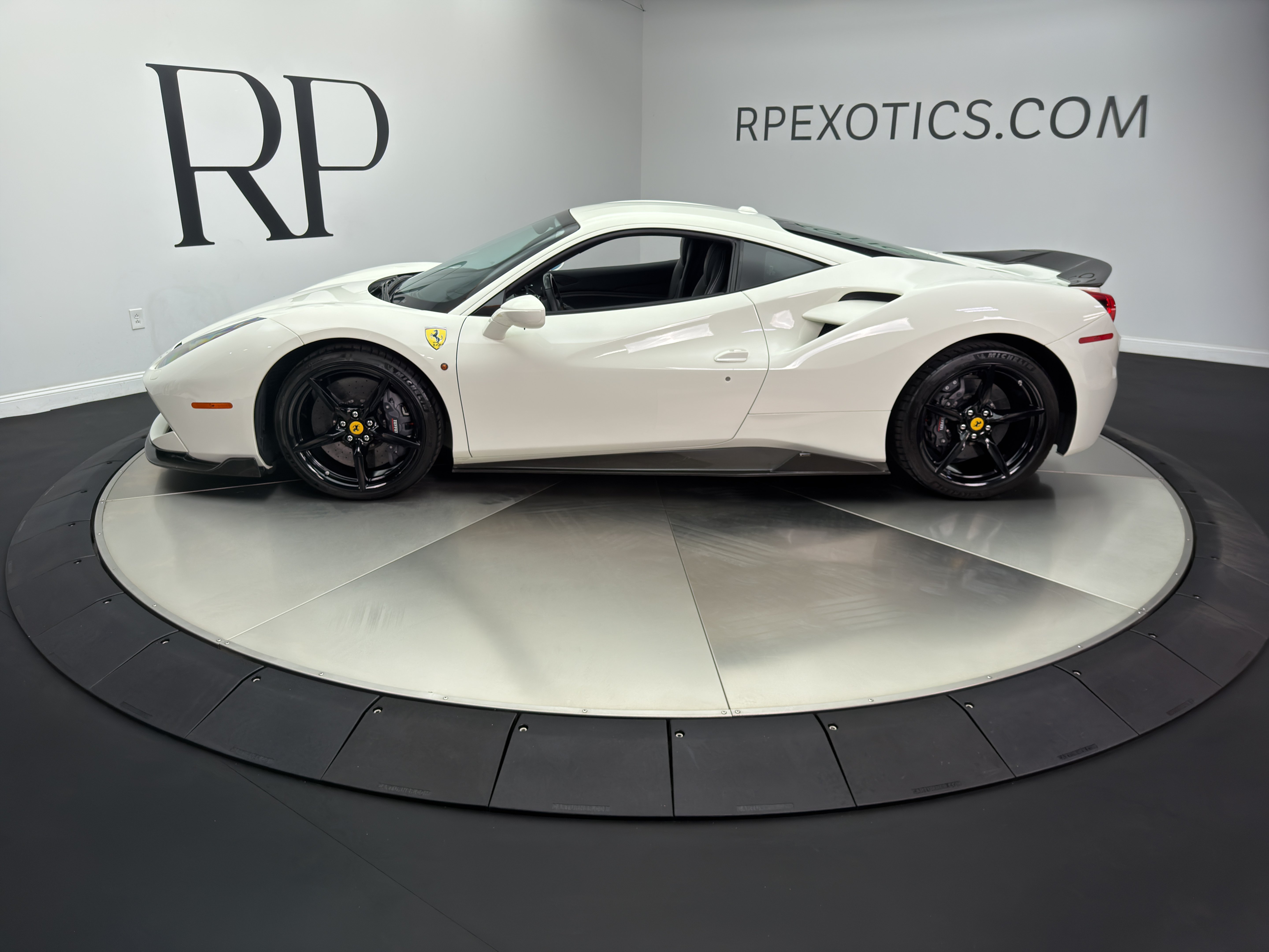 Used 2019 Ferrari 488 GTB RWD image 5