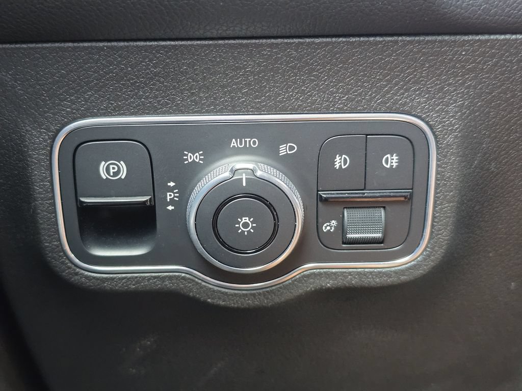 Used 2020 Mercedes-Benz GLB 250 4MATIC image 38