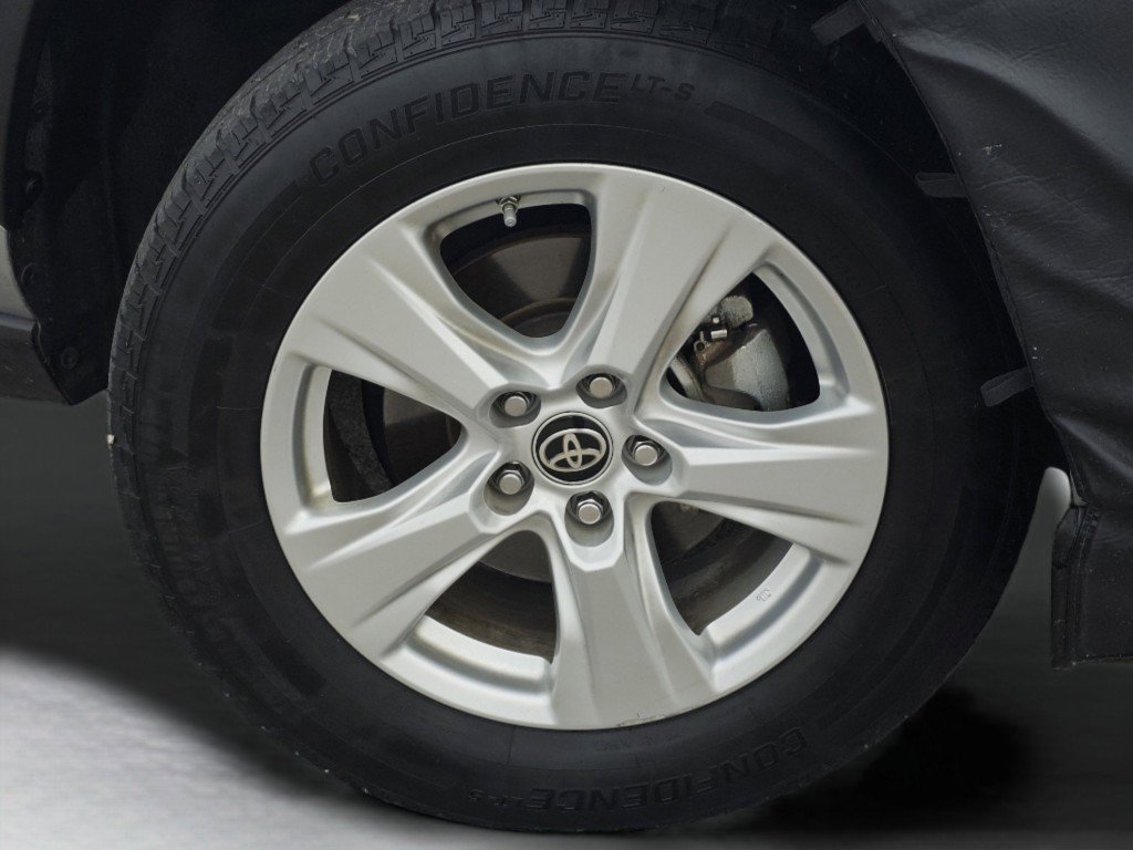 Used 2021 Toyota RAV4 LE image 16