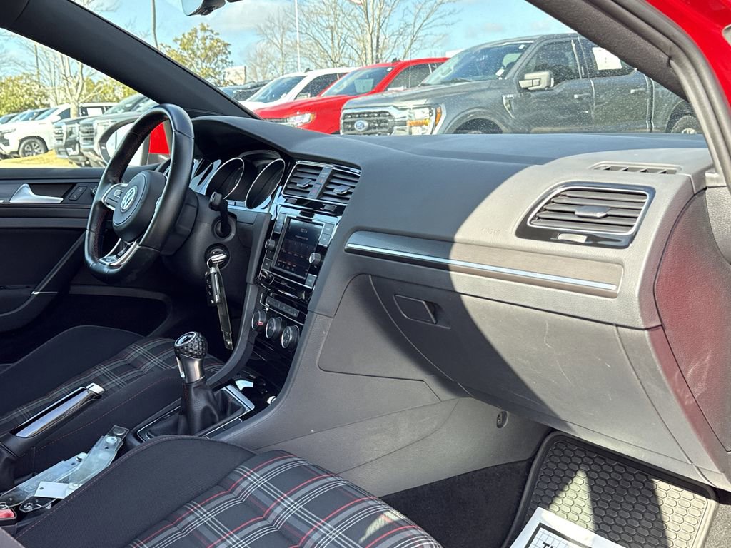 Used 2020 Volkswagen Golf 4-Door image 25