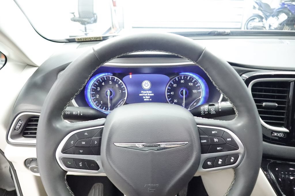Certified 2024 Chrysler Pacifica Touring-L FWD image 27