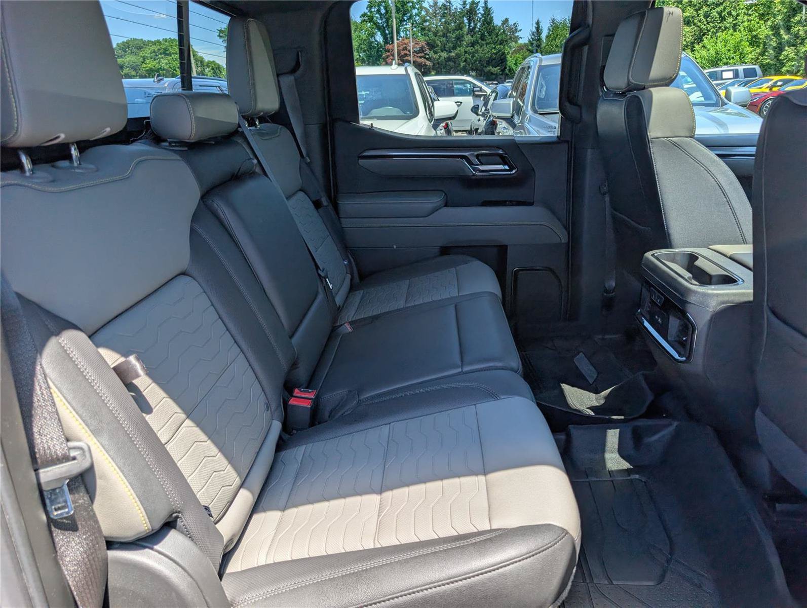 Used 2022 Chevrolet Silverado 1500 ZR2 w/ Technology Package AWD/4WD image 13